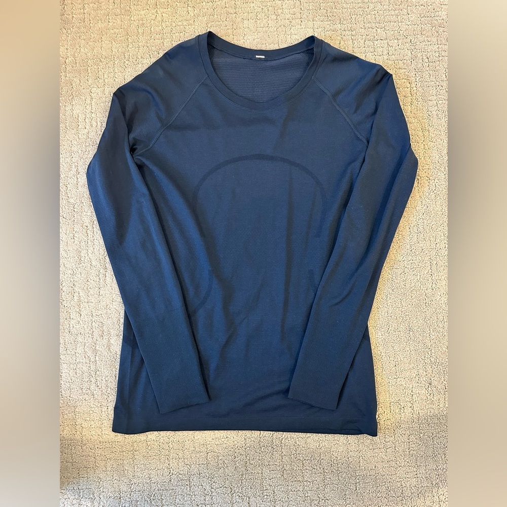 Lululemon long sleeve swiftly tech shirt.